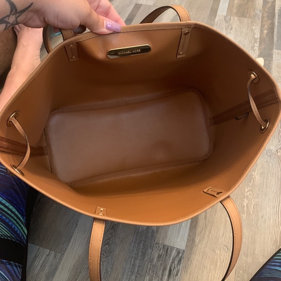 Michael Kors jet set travel bag with wristlet - Picture 5 of 5